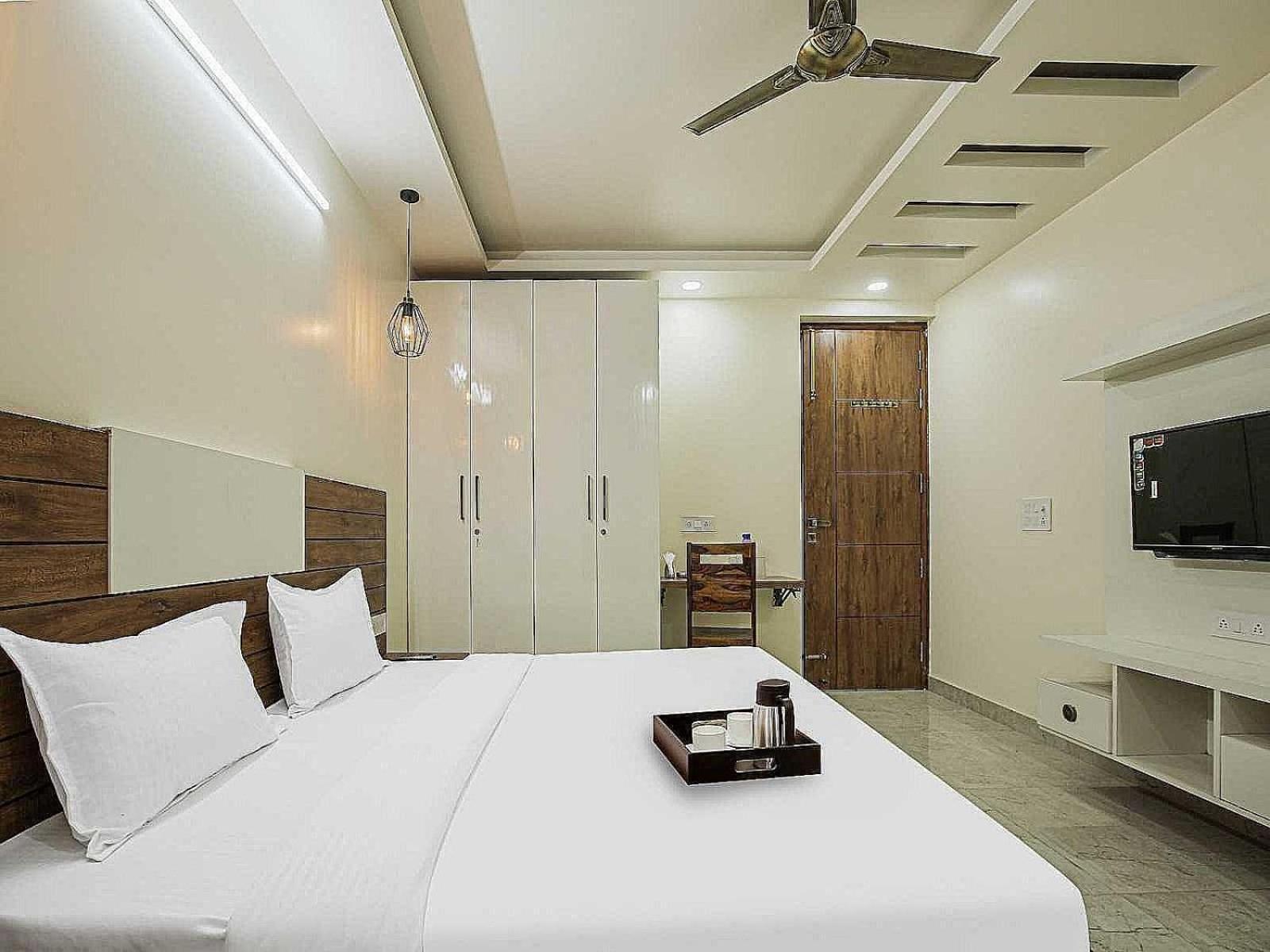 גורגאון Hotel Maharaja Palace מראה חיצוני תמונה