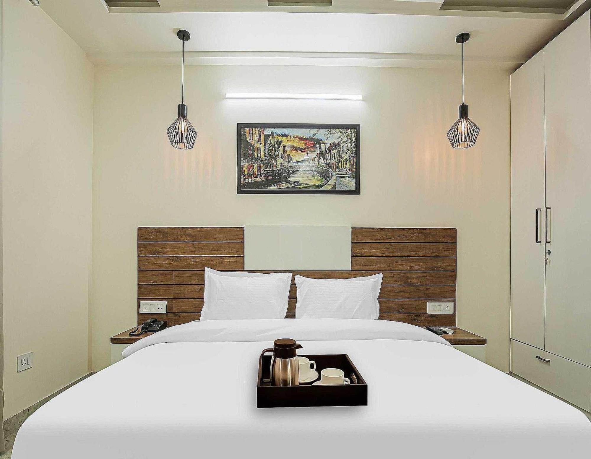 גורגאון Hotel Maharaja Palace מראה חיצוני תמונה