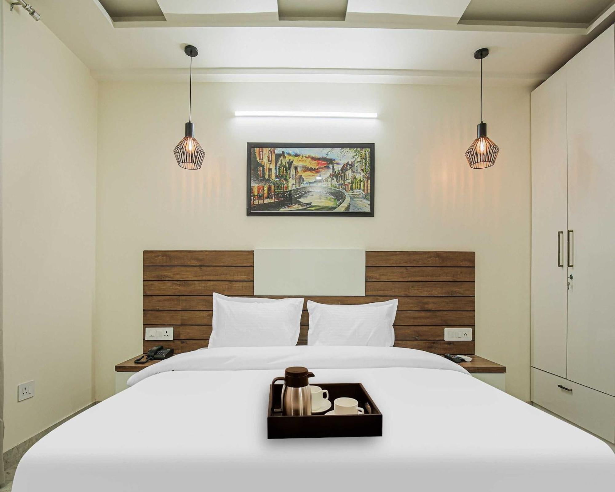 גורגאון Hotel Maharaja Palace מראה חיצוני תמונה