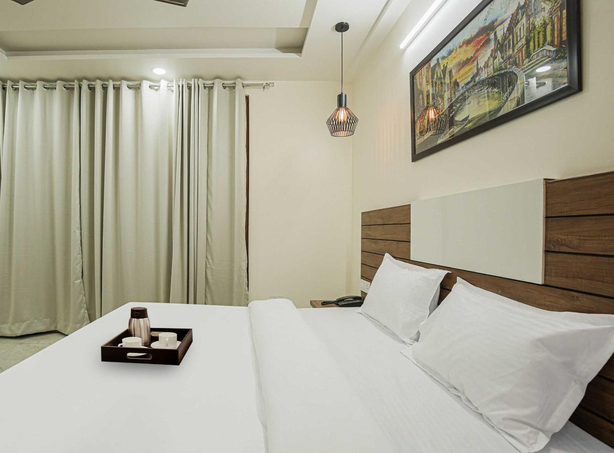 גורגאון Hotel Maharaja Palace מראה חיצוני תמונה